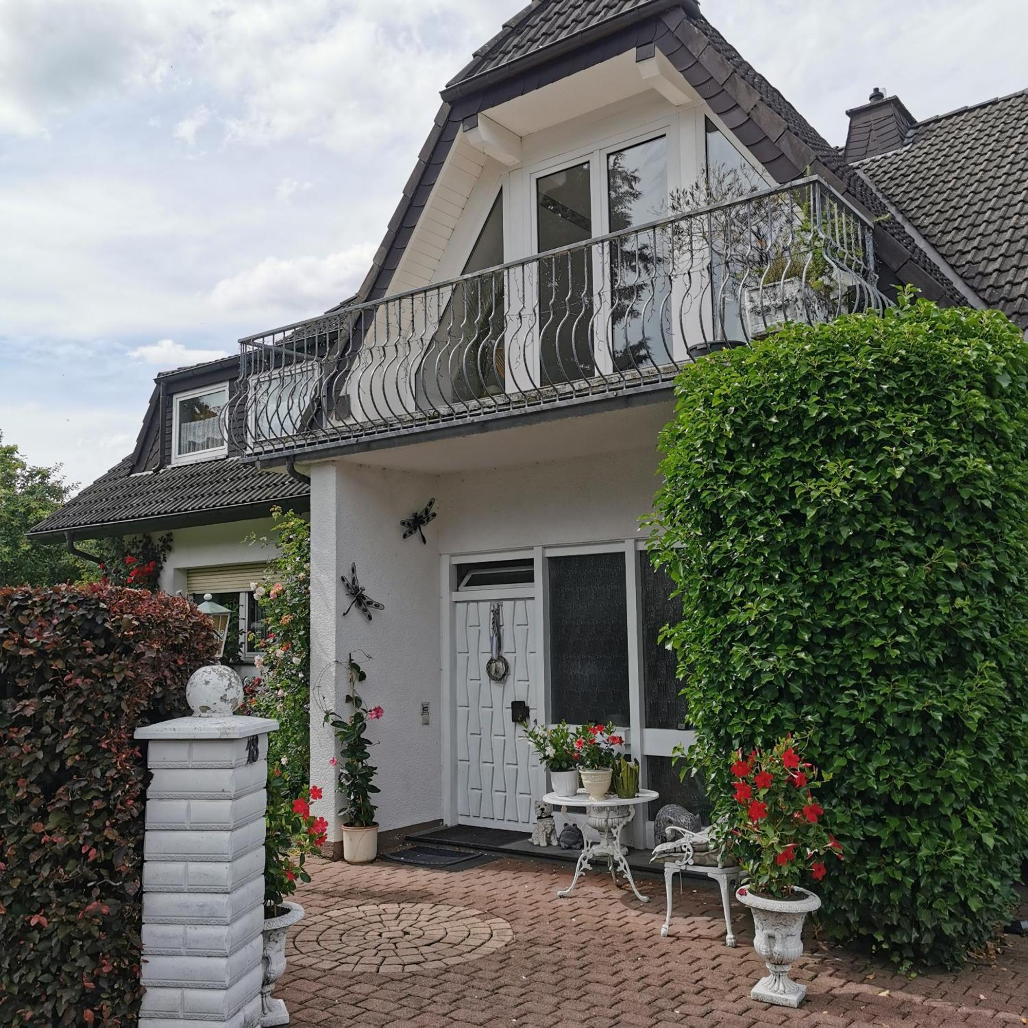 Grosse In Ruhiger Lage Mit Bergpanorama Olsberg